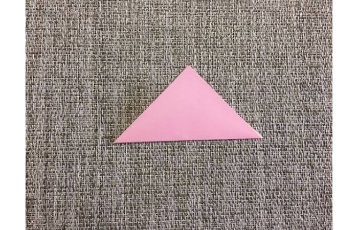 簡単折り紙「桜の花びら」の折り方1