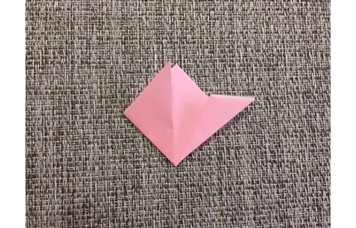 簡単折り紙「桜の花びら」の折り方4